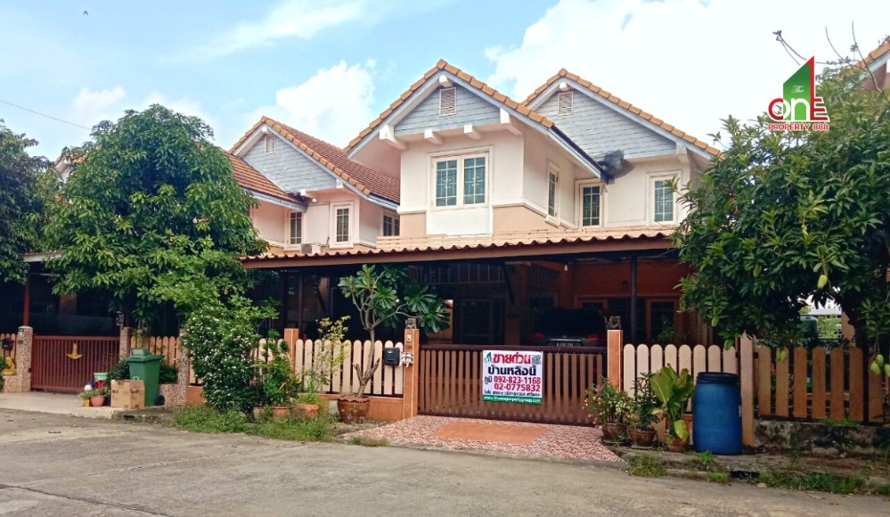 For SaleTownhousePathum Thani,Rangsit, Thammasat : 2-story detached house, Orrada Village, Khlong 8, Lam Luk Ka Road, Lam Luk Ka District, Pathum Thani.