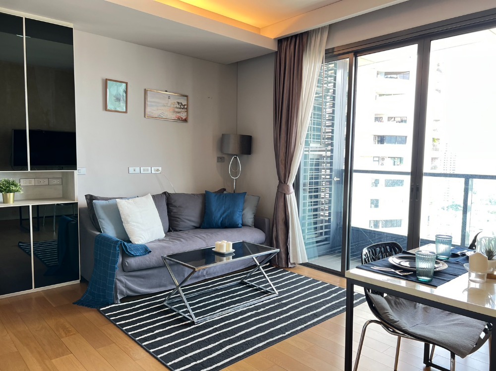 For RentCondoSukhumvit, Asoke, Thonglor : OMG549  Nice 2 Bedroom unit / Available NOW 14-Nov-24 @ [ The Lumpini 24 ] near BTS Phrom Phong