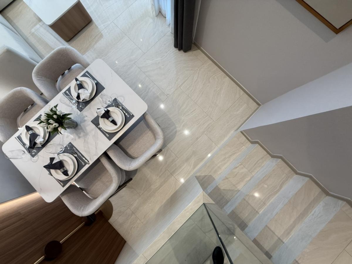 For SaleCondoSilom, Saladaeng, Bangrak : Rare Unit!! Ashton Silom Stack  2 bedrooms, 2 bathrooms, 75.28 sq m. 14.8 million, you can drag your luggage in.