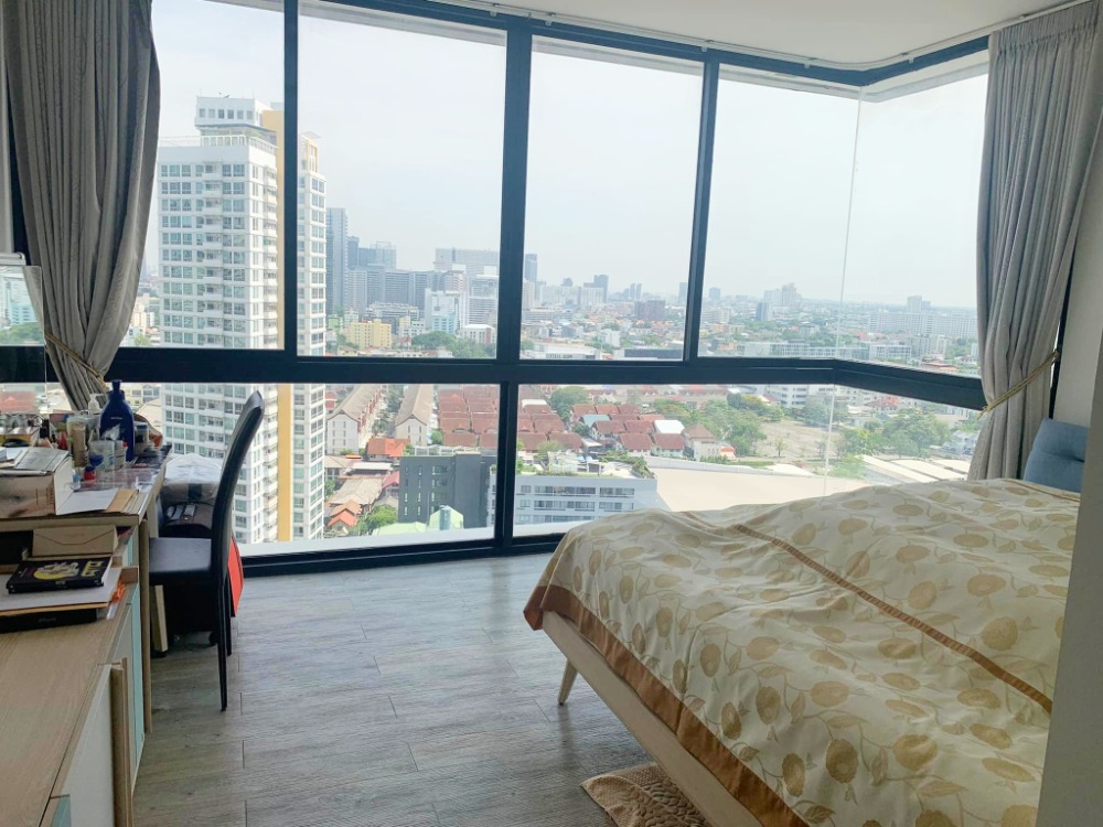 For SaleCondoLadprao, Central Ladprao : Condo for sale, The Issara Ladprao, 3 bedrooms, 3 bathrooms, 138 sqm., open view room, next to Ladprao Rd. and near MRT and BTS