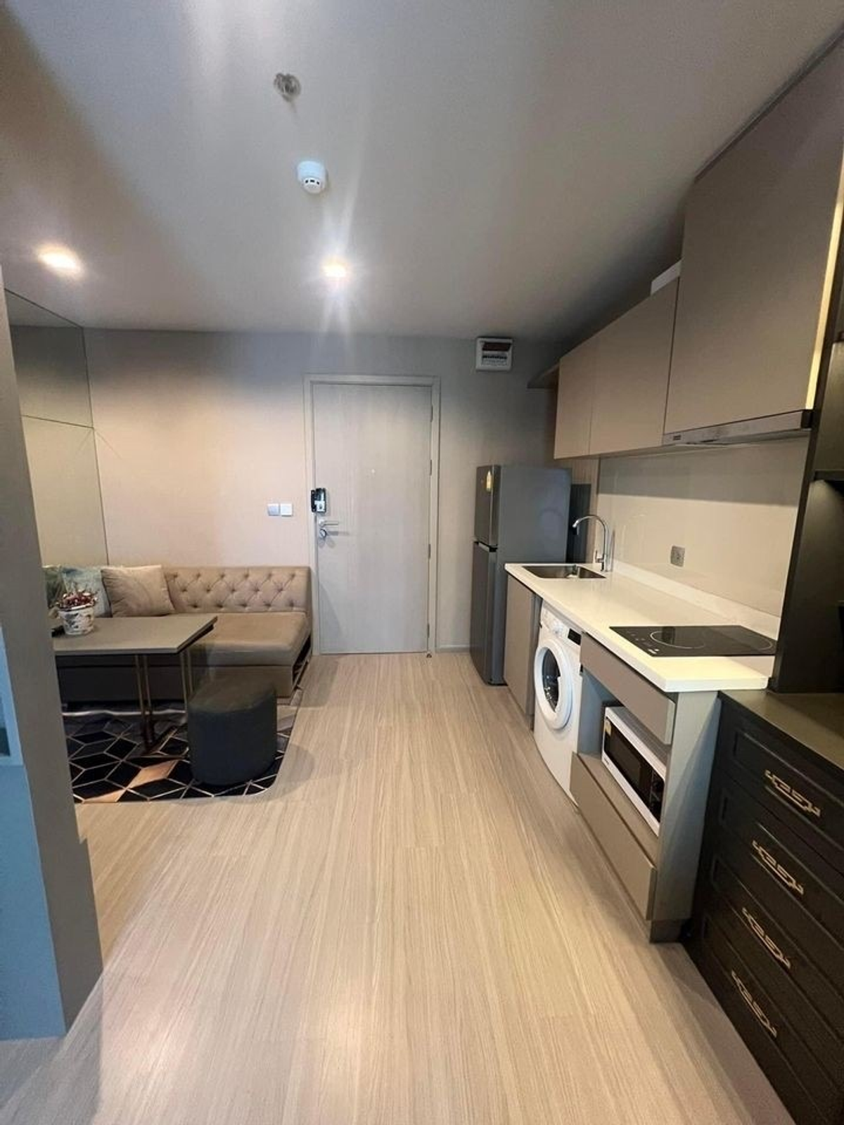 For RentCondoLadprao, Central Ladprao : 🔐#MY2411_161🔐 Available and ready to move in 🗓️Four Seasons (52 sqm. 2 bedrooms, 1 bathroom) Luz Lumpinee