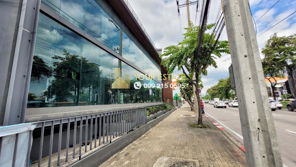 For RentOfficeBang Sue, Wong Sawang, Tao Pun : 4-storey office building, prime location for rent at Chatuchak-Prachachuen, near Central Ladprao