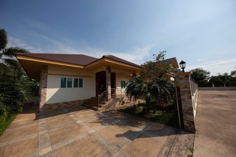 For RentHousePattaya, Bangsaen, Chonburi : House for rent at Pattaya 5 bedroom / 3 bathroom full furnished