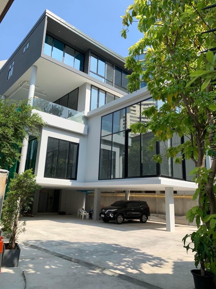 ให้เช่าบ้านสุขุมวิท อโศก ทองหล่อ : Single house for rent at Sukhumvit