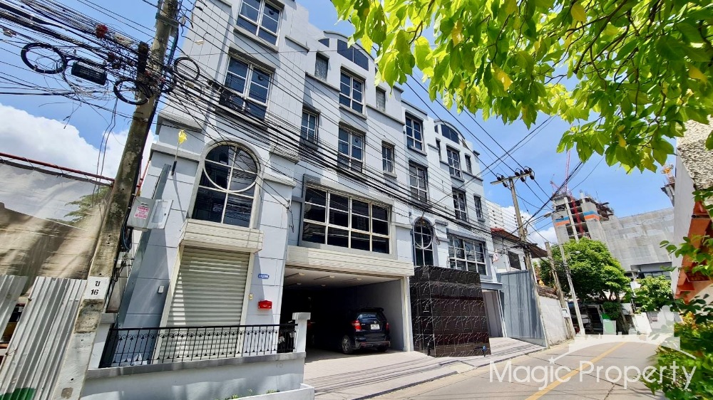 For SaleShophouseSapankwai,Jatujak : Commercial Building For Sale on Ratchadaphisek Rd, Chan Kasem, Bangkok