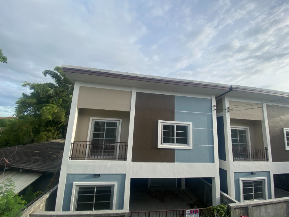 For SaleTownhousePattaya, Bangsaen, Chonburi : Sale Supasorn Project Pattaya - Ready to move in, 3 bedrooms.