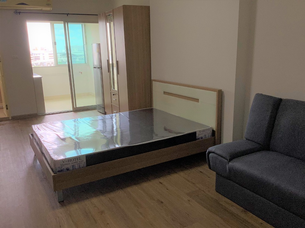 For RentCondoPattanakan, Srinakarin : Condo for rent Supalai Park Srinakarin, located on the main road, near MRT, near Big C and Central Bangna 2.0 km. Large room, newly renovated.