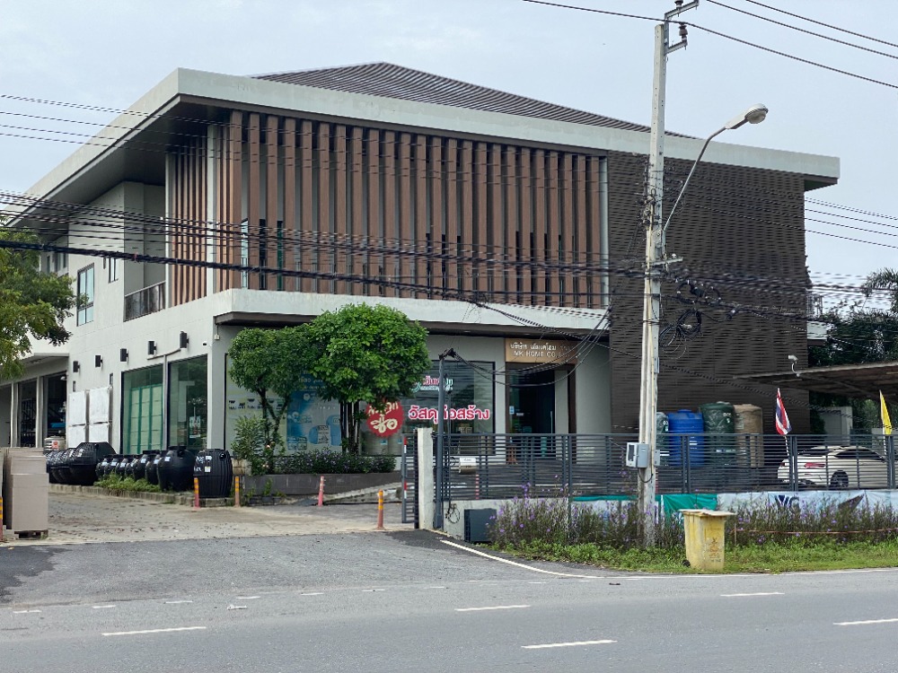 For SaleShowroomMin Buri, Romklao : 2-storey building for sale, showroom, sales office, warehouse and residence on land 2 rai 1 ngan next to Pracha Ruam Chai Road, Min Buri, Bangkok.