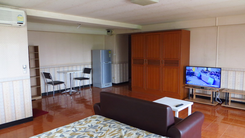 For RentCondoBang kae, Phetkasem : For rent, Wisetsuk Condo, large corner room, 51 sq m, near The Mall Bang Khae, 500 meters from the main mrt two, very good location, fully furnished, ready to move in.