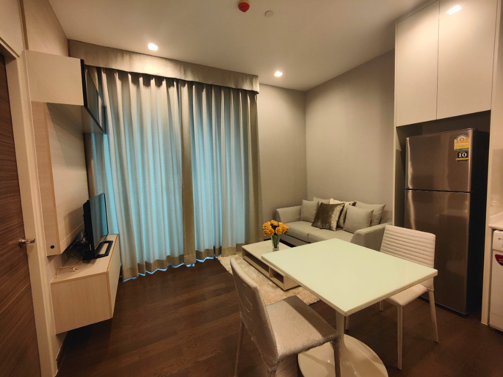 For RentCondoRama9, Petchburi, RCA : Condo for rent, Q Asoke, 31th floor, size 37.70 sqm.  near MRT Phetchaburi  For RENT Q Asoke  1 Beds 1 Bath 31th floor, 37.7o sqm. Close to MRT Phetchaburi