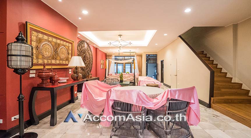 ให้เช่าทาวน์เฮ้าส์/ทาวน์โฮมสุขุมวิท อโศก ทองหล่อ : Home Office, Pet-friendly | 4 Bedrooms Townhouse for Rent in Sukhumvit, Bangkok near BTS Thong Lo (AA27813)