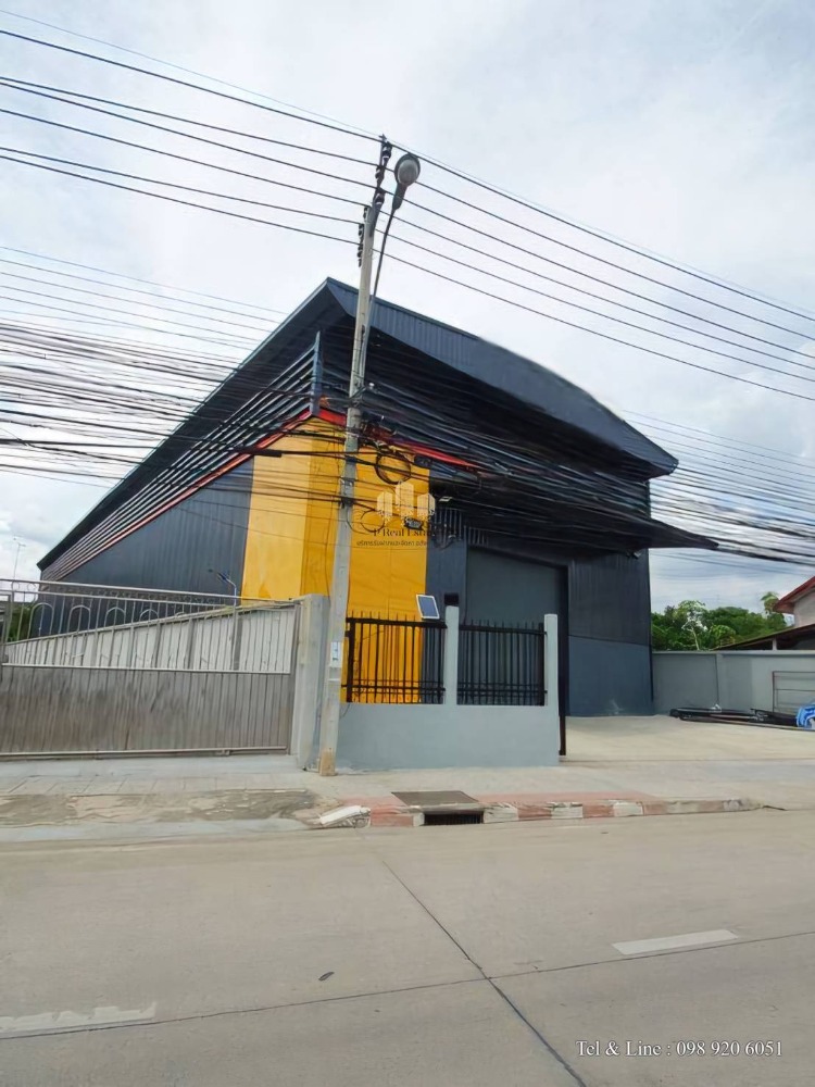 For RentWarehouseKasetsart, Ratchayothin : Warehouse/office for rent, Tha Raeng Subdistrict, Bang Khen District, Bangkok, area 1,400 sq m.