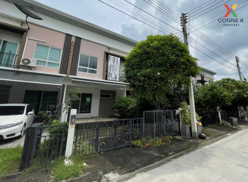 For SaleTownhousePathum Thani,Rangsit, Thammasat : Townhome for sale The Trust Town Rangsit - Khlong 1 near Future Park Rangsit, the beginning of the project, Main Road