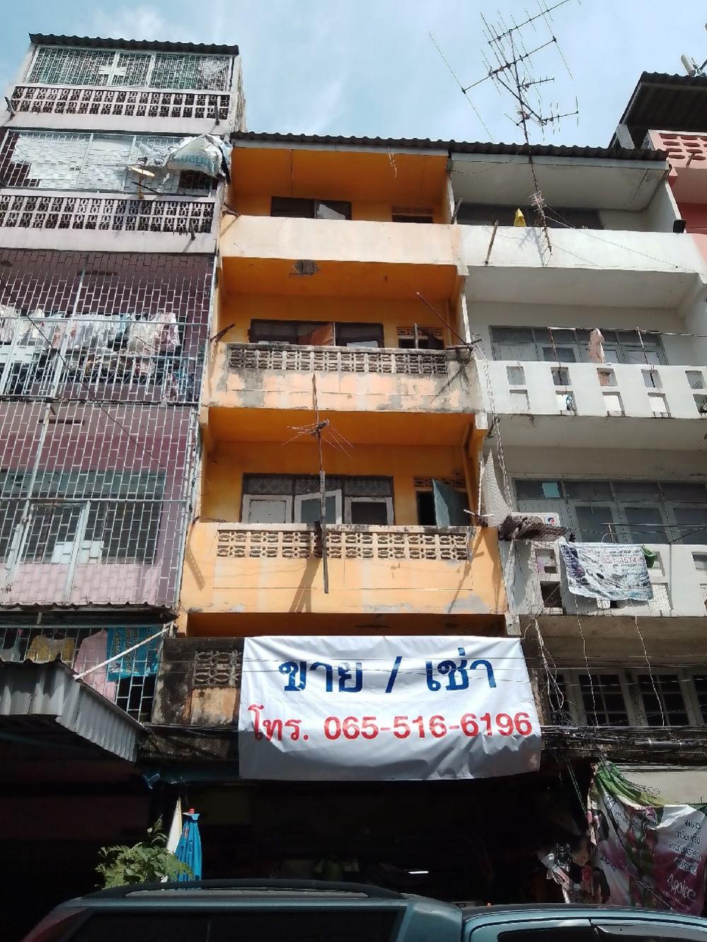 For SaleShophouseKasetsart, Ratchayothin : Urgent sale!!! Shophouse in Soi Phahonyothin 34/2, size 16 sq m., suitable for making an apartment, near the main road, walk to Sanam Khuean BTS Station, only 100 meters.