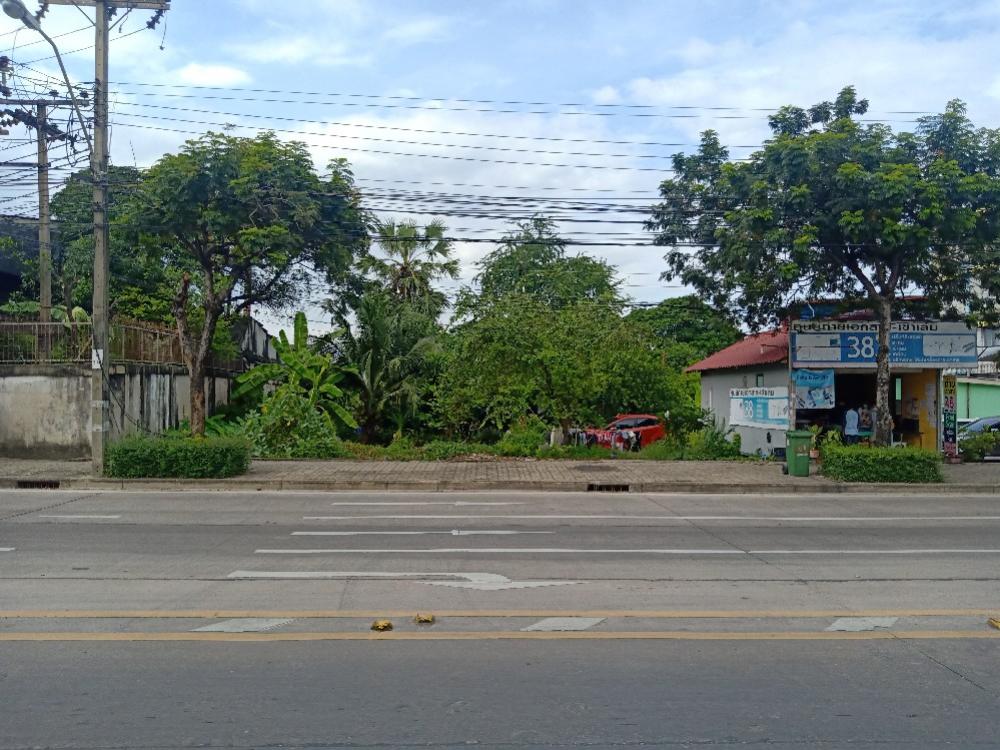 For SaleLandLadkrabang, Suwannaphum Airport : Land on Chaloem Phrakiat Rama 9 Road near Soi 65