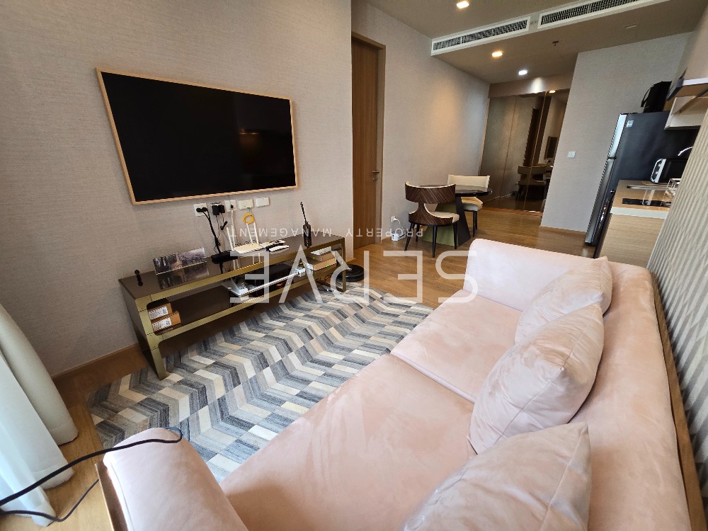 For RentCondoSukhumvit, Asoke, Thonglor : Modern Style 1 Bed Nice Decorate New Condo Good Location Close to BTS Phrom Phong at Noble Around 33 Condo/ Condo For Rent