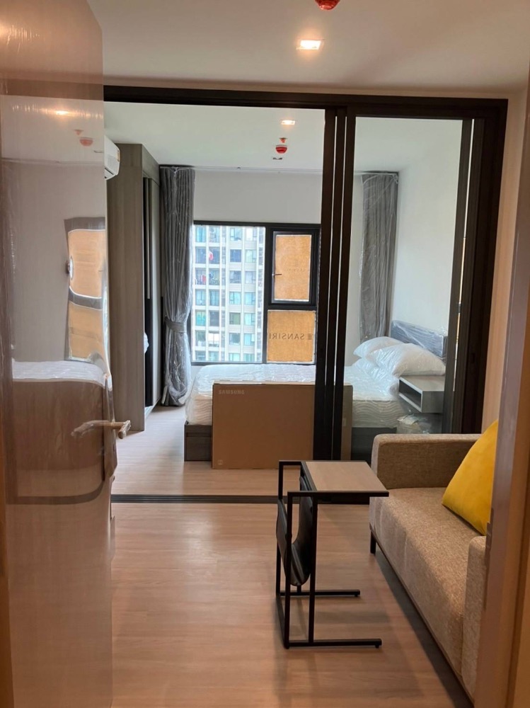 For RentCondoRama9, Petchburi, RCA : Condo for rent The Base Phetchaburi-Thonglor 2 bedroom condo, fully furnished, ready to move in, near Thonglor 400 meters, shuttle service available. Van free pick-up and delivery service at MRT Phetchaburi!!