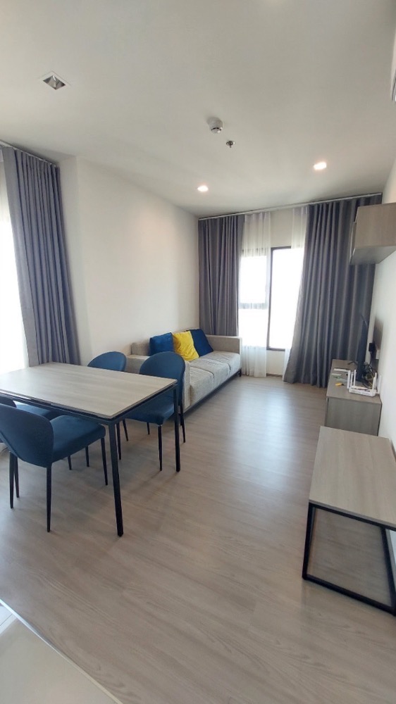 For RentCondoRama9, Petchburi, RCA : Condo for rent The Base Phetchaburi-Thonglor Condo fully furnished, ready to move in, close to Thonglor 400 meters, with Shuttle Van service, free pick-up and drop-off service at MRT Phetchaburi!!