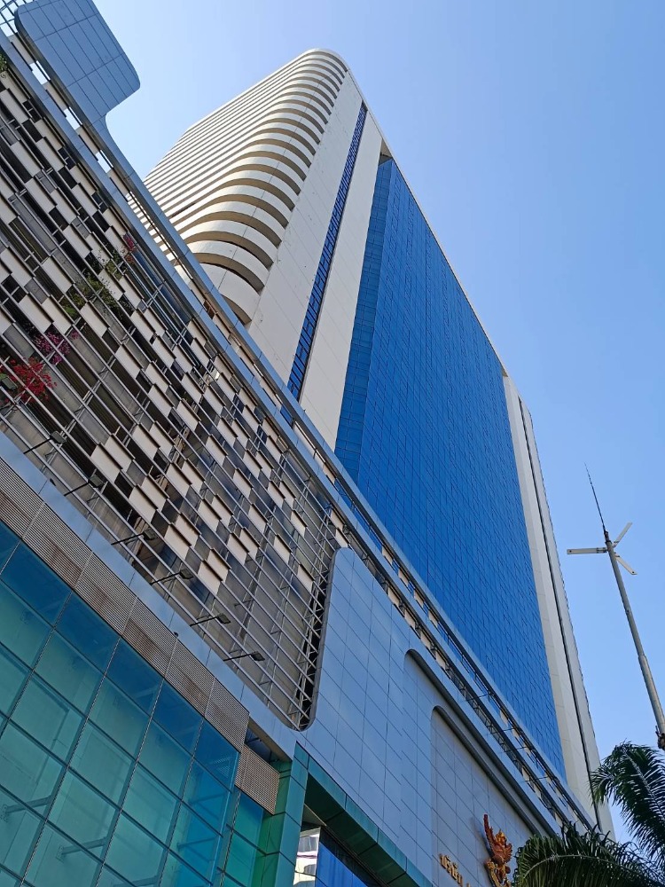 For RentOfficeRama9, Petchburi, RCA : Office for rent, office space (Office For Rent) Building CP Tower 2 Fortune Town ( C.P. Tower2 Fortune Town Office Building ), size 105 - 575 sq.m. (price 650 baht/sq.m.) near subway MRT Rama 9, Rama 9 area