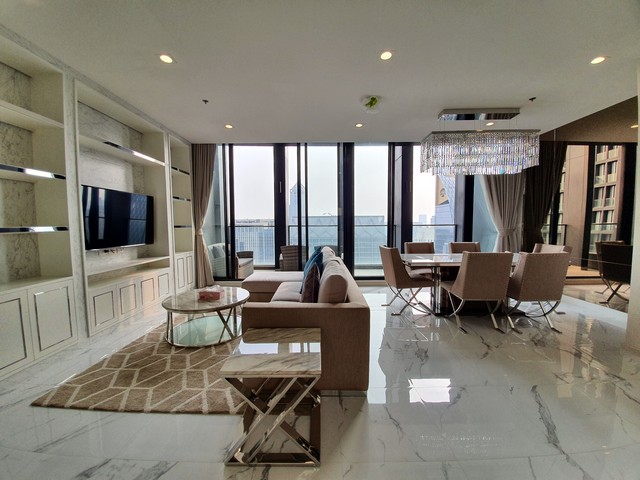 For RentCondoWitthayu, Chidlom, Langsuan, Ploenchit : Noble Ploenchit BTS Ploenchit Duplex. Ultra Luxury. High floor next to BTS, Central Embassy