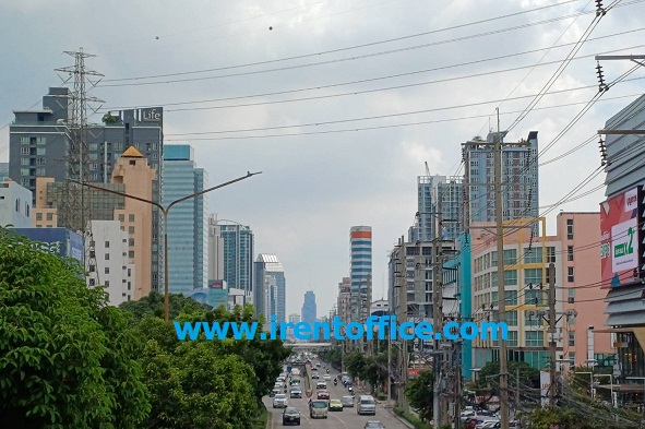 For RentOfficeRatchadapisek, Huaikwang, Suttisan : Office Ratchada Rama 9 Huai Khwang CW Tower / Cyber World Tower MRT Huai Khwang, Huai Khwang Area for rent starting at 120 sq m. or more, call 02-512-5909, 084-543-4833. See other buildings at www.irentoffice.c