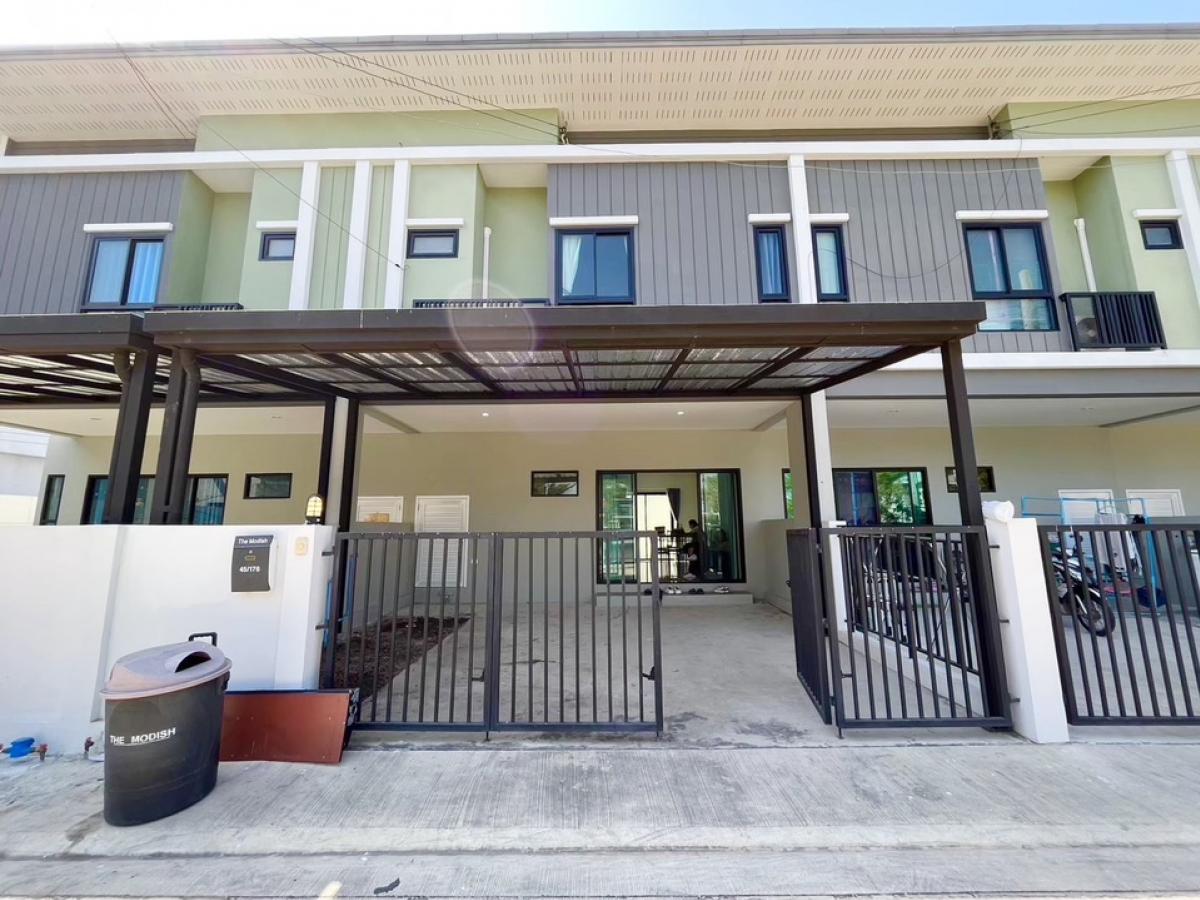 For RentTownhouseNonthaburi, Bang Yai, Bangbuathong : Townhome for rent, The Modish Chaiyapruek-Wongwaen, on Bang Kruai-Sainoi Road. Can take care of cats and small dogs.