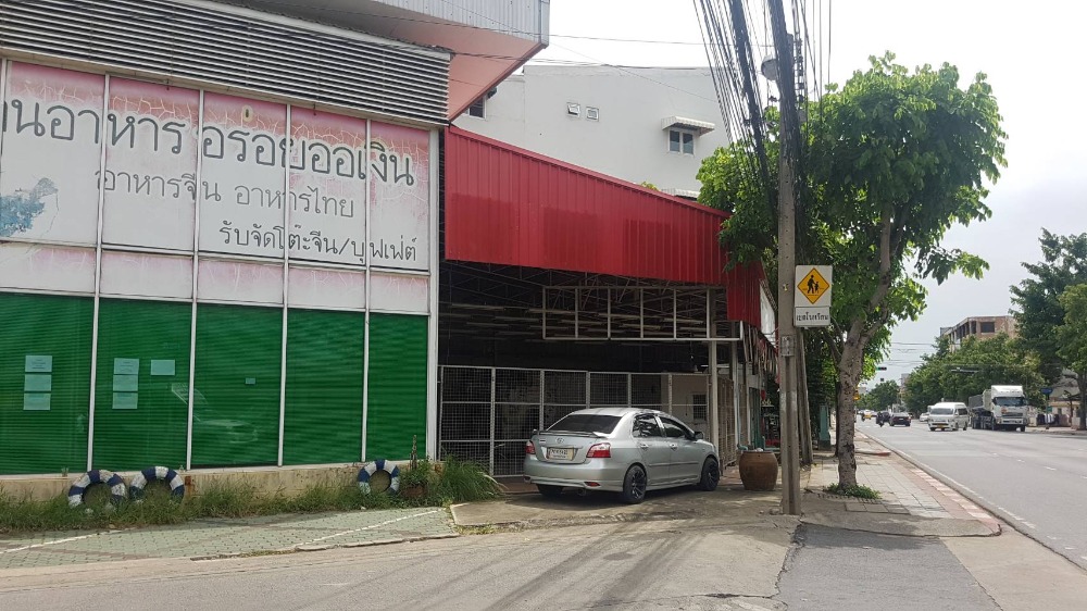 For SaleLandNawamin, Ramindra : Showroom for sale on land 540 square wa. Next to Sukhaphiban 5 Road, Soi 73 (Watcharaphon), near Casa Ville Village. and Sarasart Sukhaphiban School 5