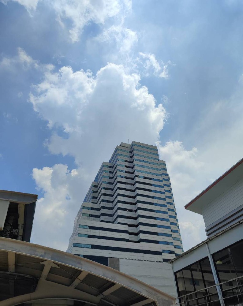 For RentOfficeSilom, Saladaeng, Bangrak : Office for rent, office space (Office For Rent), Silom Complex Office Building, size 170 - 1,400 sq m. (950 baht / sq m.) Near BTS Sala Daeng, near MRT Silom, grade A office area, Silom