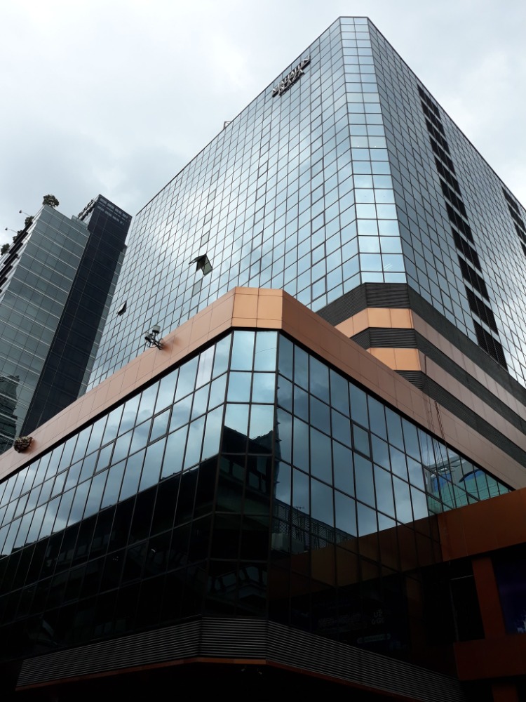 For RentOfficeWitthayu, Chidlom, Langsuan, Ploenchit : Office for Rent, office space, Mahatun Plaza Office Building (price 580 baht/sqm.) near BTS Ploenchit, Grade A office area, Ploenchit, Chidlom, Pathum Wan, Witthayu, Lumphini , many