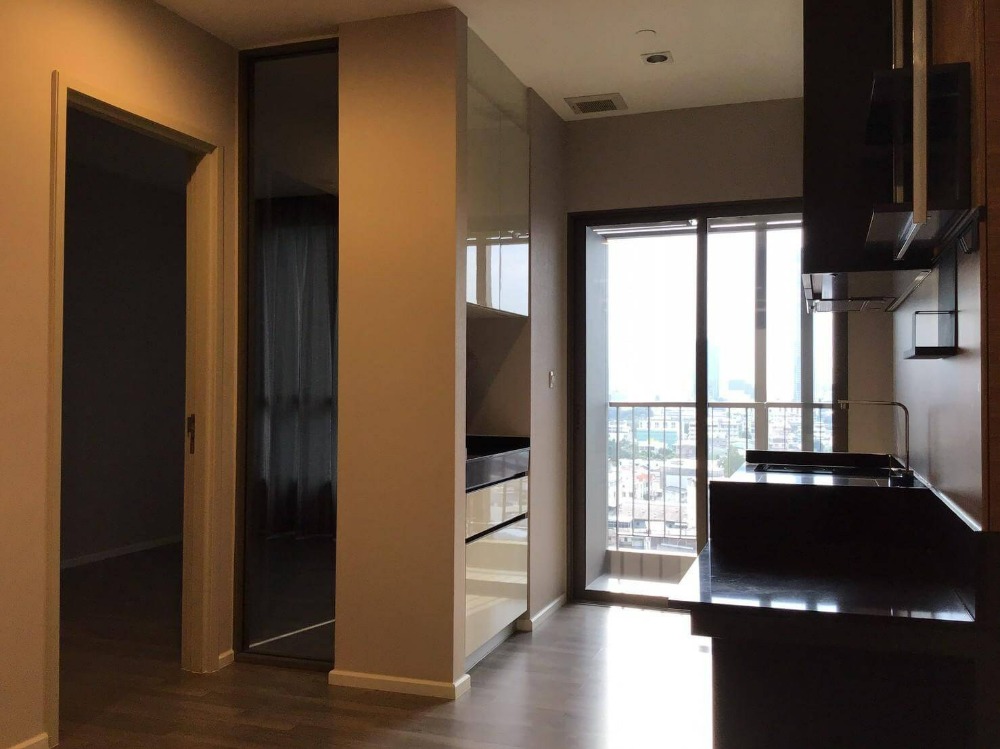 Sale DownCondoSathorn, Narathiwat : Condo for sale The Room Sathorn-St.Louis and down payment