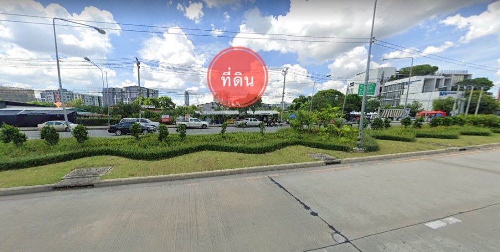 For SaleLandRamkhamhaeng, Hua Mak : Land for sale 1-3-14 rai, next to Hua Mak Road, excellent location in Ramkhamhaeng area, wide land, wide road, can build high-rise buildings.