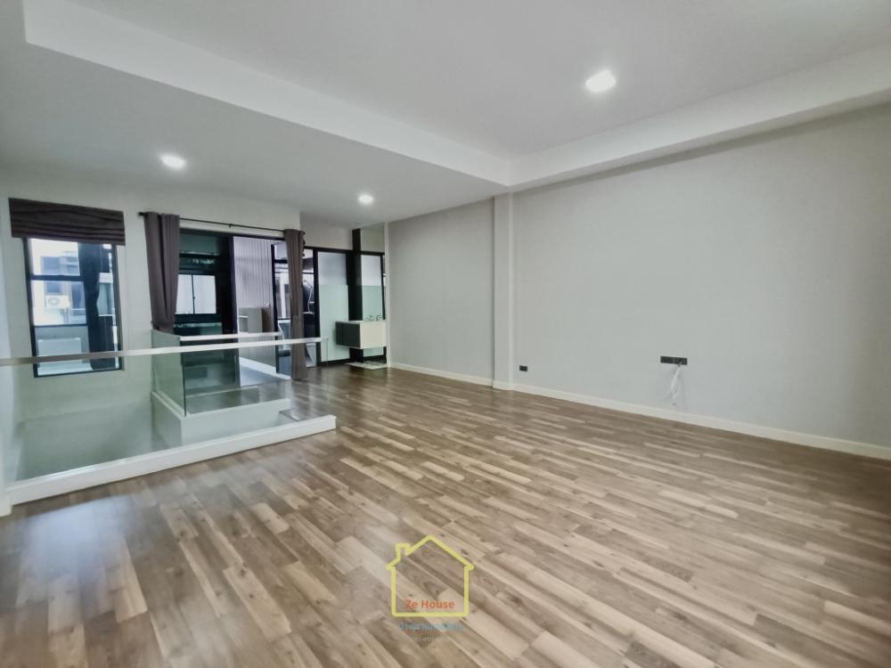 For RentTownhouseNawamin, Ramindra : Townhome for rent, the terrace village (The Terrace), Soi Ramintra 65 150 meters from the Pink Line BTS station