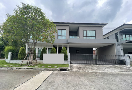 For RentHouseSamut Prakan,Samrong : For rent, large house, Bangna Km. 7, Soi Ratchawinit Bang Kaew, near Mega Bangna, corner plot, 4 bedrooms, 5 bathrooms, never been in