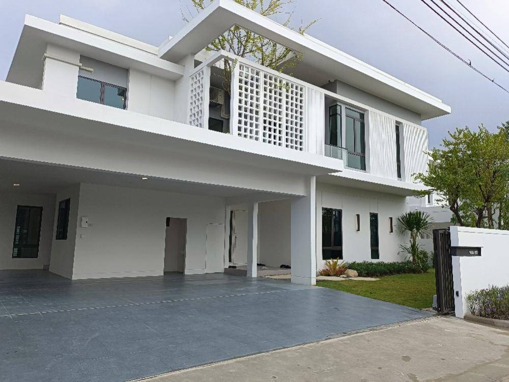 For RentHouseSamut Prakan,Samrong : For Rent Brand New Single House MANTANA Bangna Km15 : 4+1 Bedrooms 5 Bathrooms + Maid Room; Land size 106 sqwa