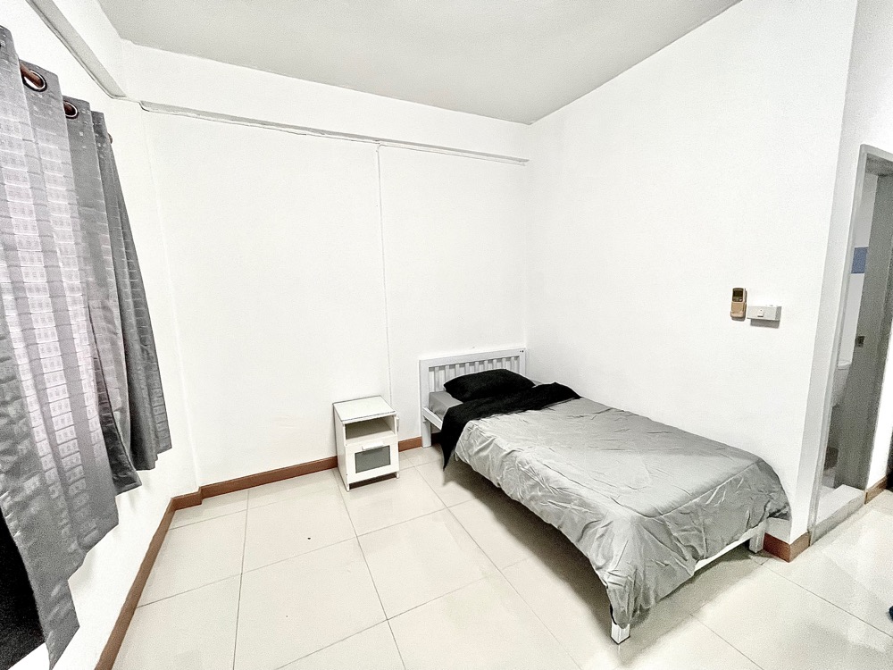 For RentCondoSamut Prakan,Samrong : Clean room, minimal style, size 20 sq m. (Samut Prakan)