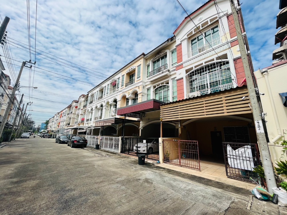 For SaleTownhouseChokchai 4, Ladprao 71, Ladprao 48, : Baan Klang Muang Chokchai 4 / 3 Bedroom (Sale), BAAN KLANG MUANG CHOKCHAI 4 / 3 Bedroom (SALE) RUK354.