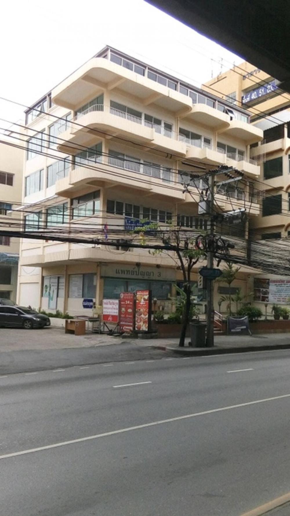 For RentOfficeRamkhamhaeng, Hua Mak : Office for rent with parking on the main road Soi Ramkhamhaeng 71