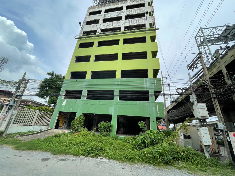 For RentShop HouseRama9, Petchburi, RCA : Building for rent on Rama 9 Road, 8 floors, area over 2,500 sqm.