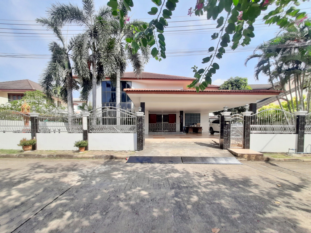 For SaleHousePathum Thani,Rangsit, Thammasat : Urgent sale, lowest price!!! Detached house, Pathum Chuan Chuen Flora Ville, size 121 sq m, shady, near the lake and golf course.