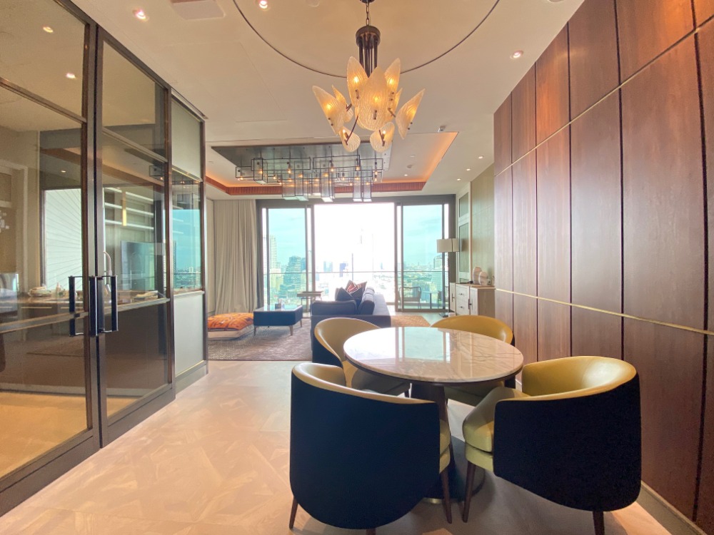 For RentCondoWongwianyai, Charoennakor : Condo for RENT *The Residences At Mandarin Oriental Bangkok, 20+ high floor, corner room, south, world class project @350,000 Baht