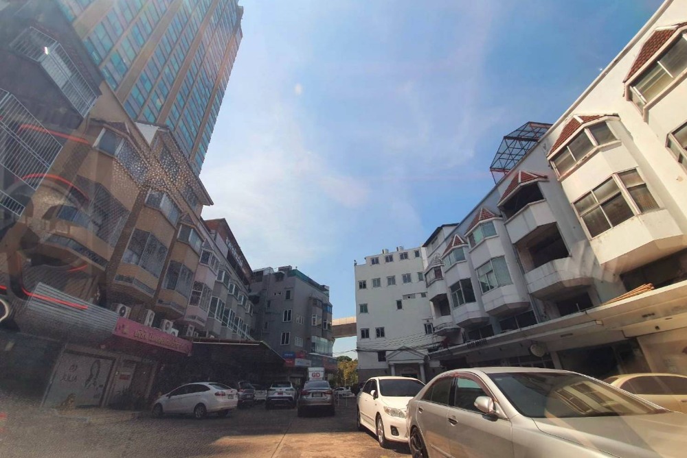 For SaleShophouseSapankwai,Jatujak : For Sale Commercial building 5 floors Phaholyothin Road Chatuchak 23 Mb.