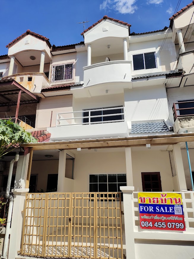 For SaleTownhouseSeri Thai, Ramkhamhaeng Nida : The house is as beautiful as new, Soi Seri 43.