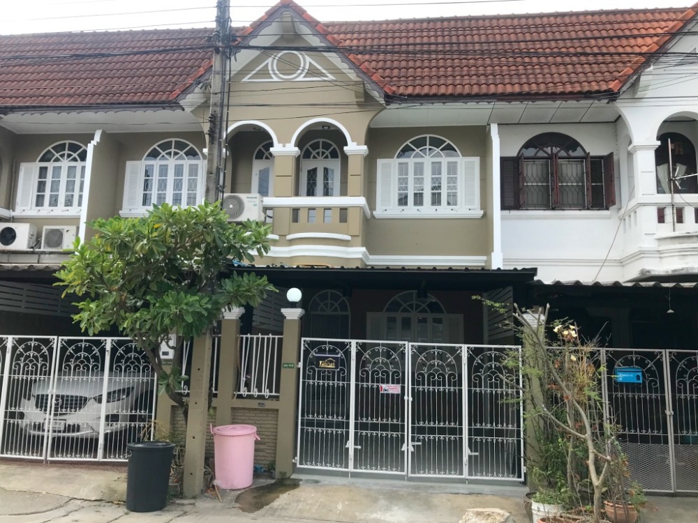 For SaleTownhouseNawamin, Ramindra : Newly renovated townhouse, 18 sq w., beautiful condition, ready to move in. Located on the main road in Sena Village 4, Phraya Suren 40.