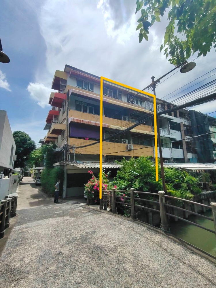 For SaleShophouseRama 8, Samsen, Ratchawat : Commercial building for sale, 5 floors, 2 booths connected to each other Near Ratchawat Intersection, next to Rama 5 Road