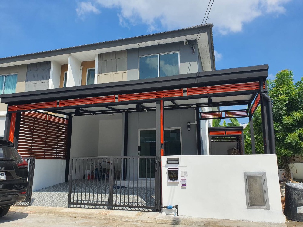 For SaleTownhouseChachoengsao : House for sale, Pruksa University, Ban Pho, Motorway (along the motorway km. 41), completely renovated. Corner room, central zone, 24.6 sq m., ready to move in All new, most beautiful