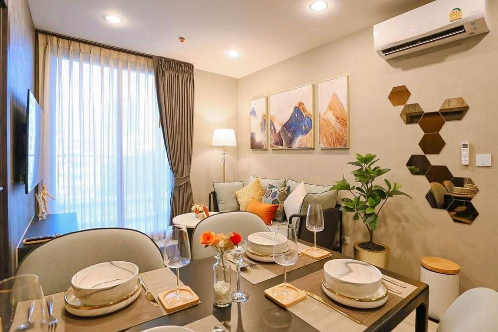 For RentCondoRatchadapisek, Huaikwang, Suttisan : XT HUAIKHWANG 🔥 Rent 35,000 baht 🔥 2 bedrooms, 2 bathrooms, beautiful room, the most luxurious project in Huai Khwang. Fully furnished, ready to move in, 1 Feb. 2023, drag your luggage in. Reserve first, have rights first, call 0856675350 Khun Li