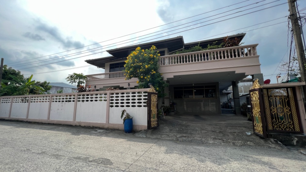 For SaleHouseRamkhamhaeng, Hua Mak : 2-storey detached house for sale, Ramkhamhaeng 24 after Ramkhamhaeng University, area 108 square wa. The house is ready to move in.