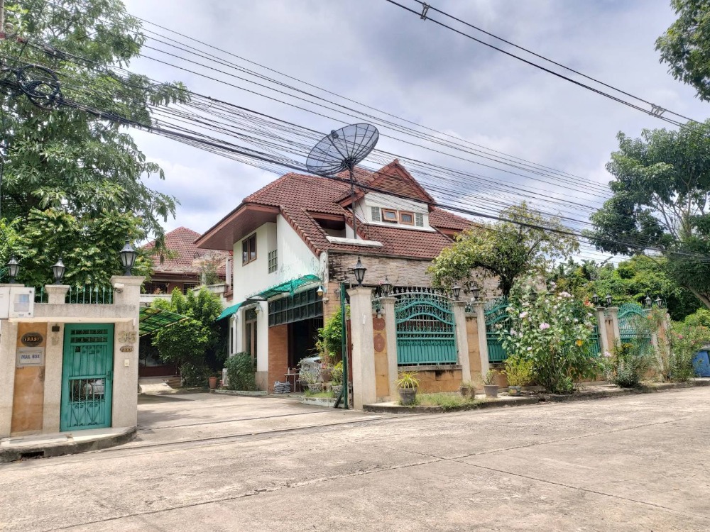 For SaleHousePinklao, Charansanitwong : 2-storey detached house for sale, Rom Ruen Village, Ratchaphruek Road 28, Taling Chan, Bangkok.