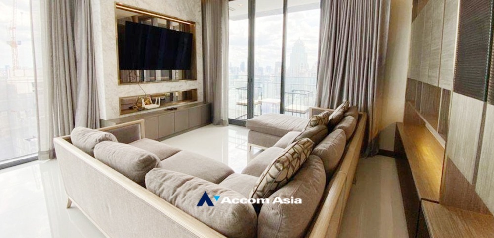 ขายคอนโดนานา : 🔼AccomA🔽 3 Beds Condominium for Sale in Sukhumvit, Bangkok at Q One Sukhumvit