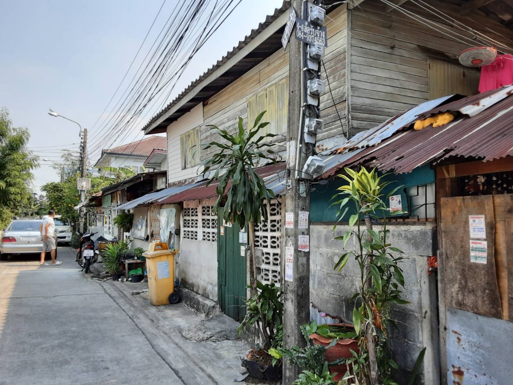 For SaleBusinesses for saleSukhumvit, Asoke, Thonglor : Urgent sale!!! House for rent with land and tenants, area 134 square wah, Sukhumvit 107 (Soi Bearing 13), every house is fully rented, price 12 million baht (owner sells by himself, can negotiate)